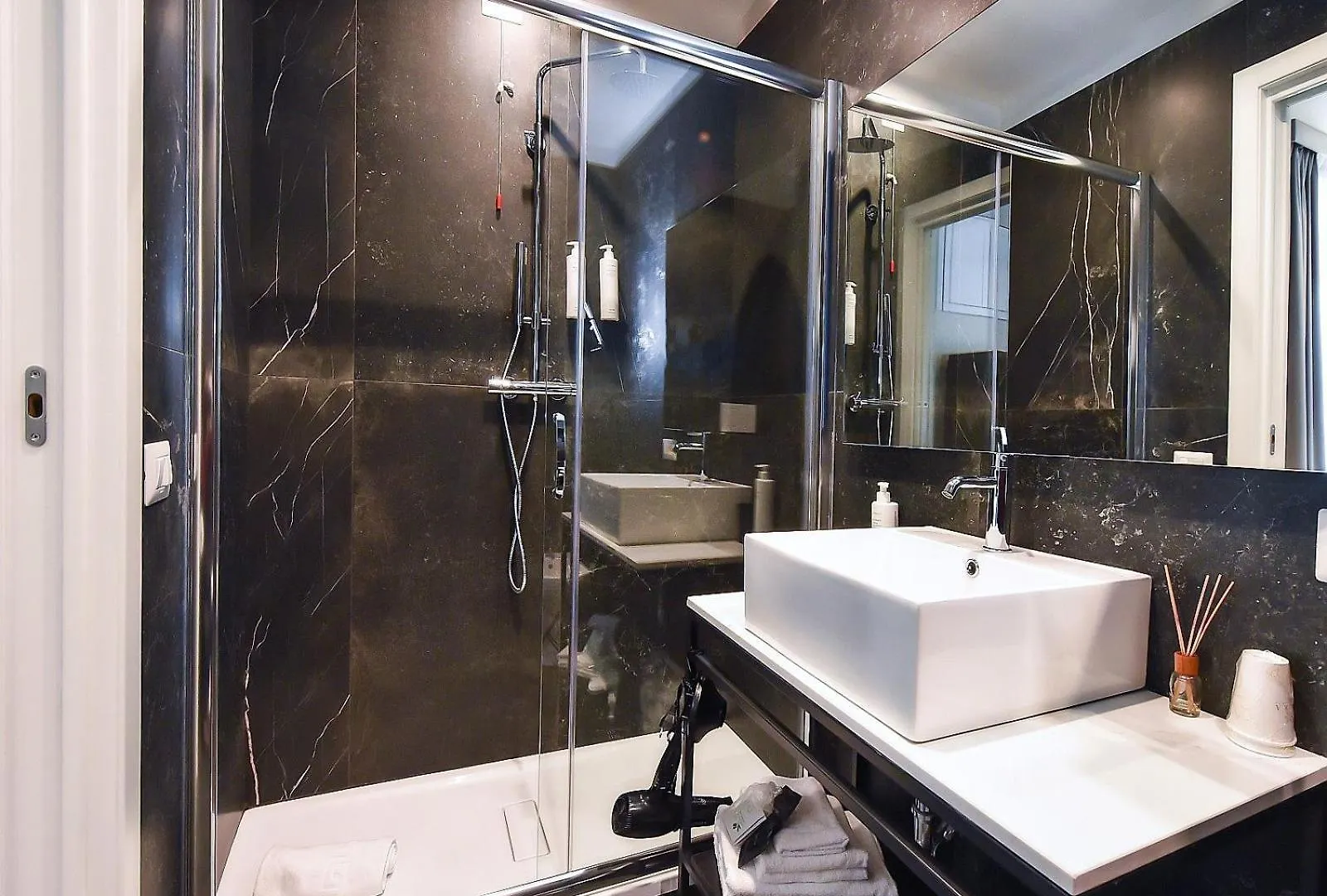 Alba Rosa Rooms روما